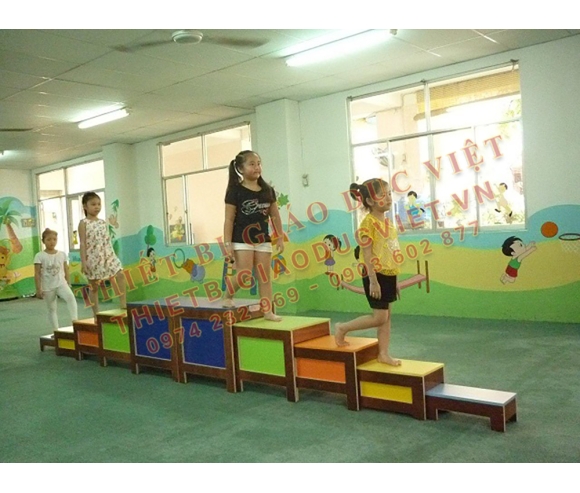 Tủ kệ gỗ mầm non - 79